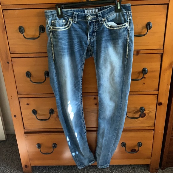 this are low rise the buckle jeans - Picture 6 of 6